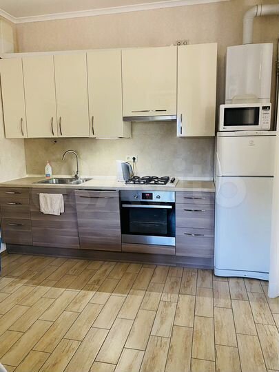 2-к. квартира, 100 м², 1/4 эт.