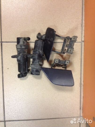 Форсунка омывателя фары на BMW 7 E65