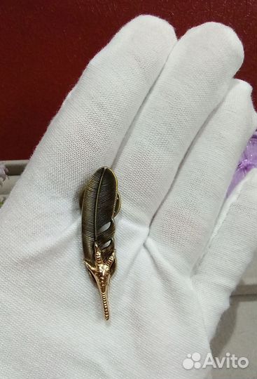 Винтажная брошь перо куриная лапка