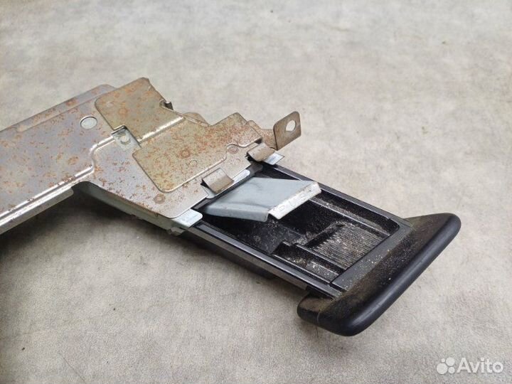 Пепельница Nissan Np300 2.5 YD25 2012