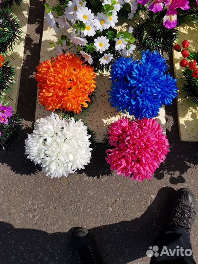 Искусственные цветы для кладбища