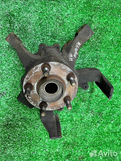 Кулак передний правый левый Dodge caravan 3