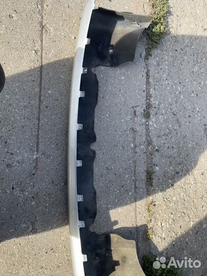 Губа переднего бампера mitsubishi