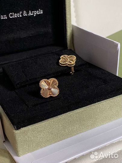 Золотые серьги van cleef