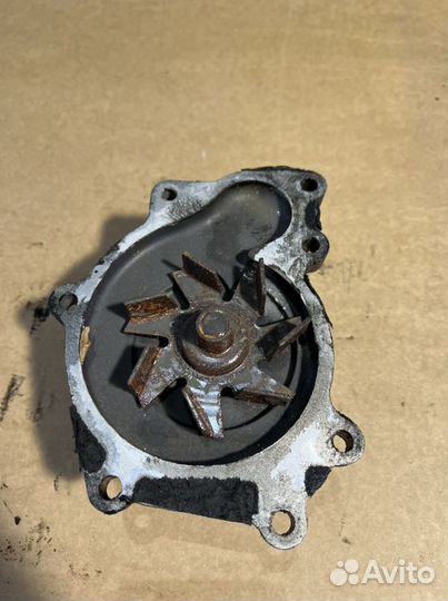 Помпа на Mitsubishi fuso 4M50