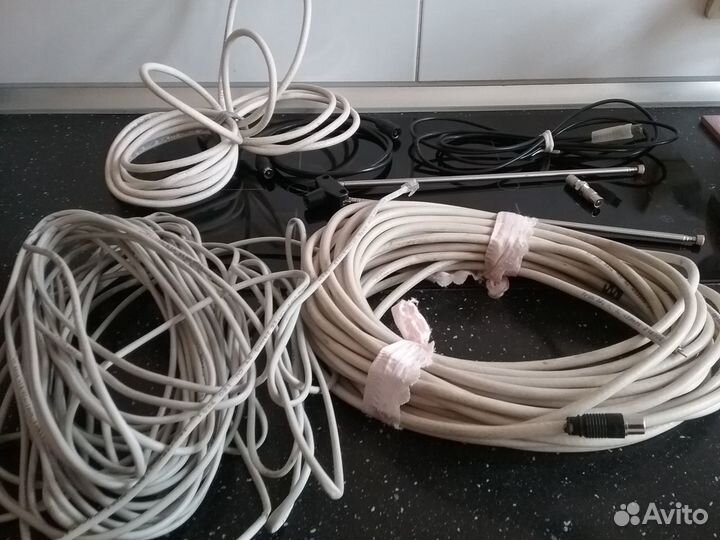 Антенна и штекер телевизионный