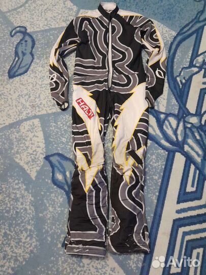 Горнолыжный комбинезон