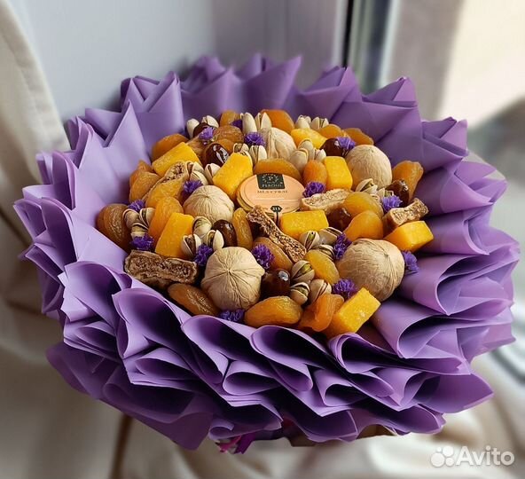 Букет из сухофруктов и орехов на 1 сентября