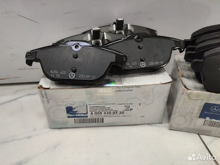 Комплект тормозных колодок Mercedes W204