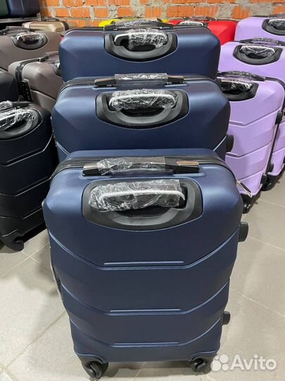 Чемодан дорожный на колесах