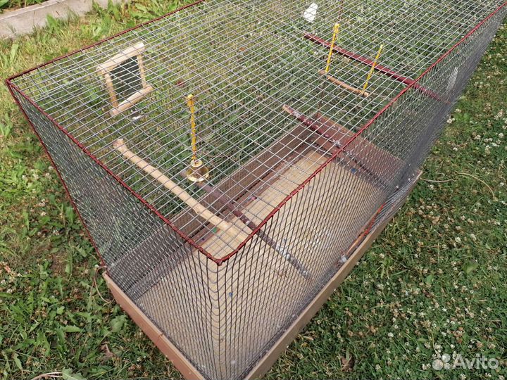 Клетка для крупного попугая