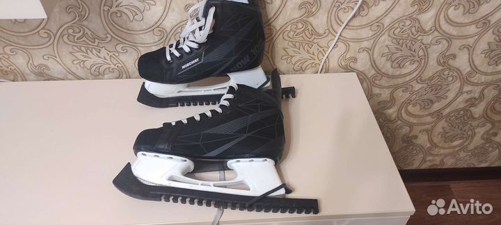Коньки хоккейные