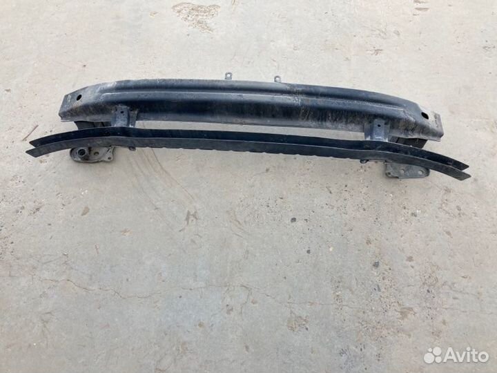 Усилитель переднего бампера передний Volkswagen