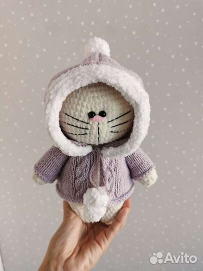 Вязаная игрушка Котик