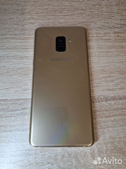 Samsung Galaxy A8+, 4/32 ГБ