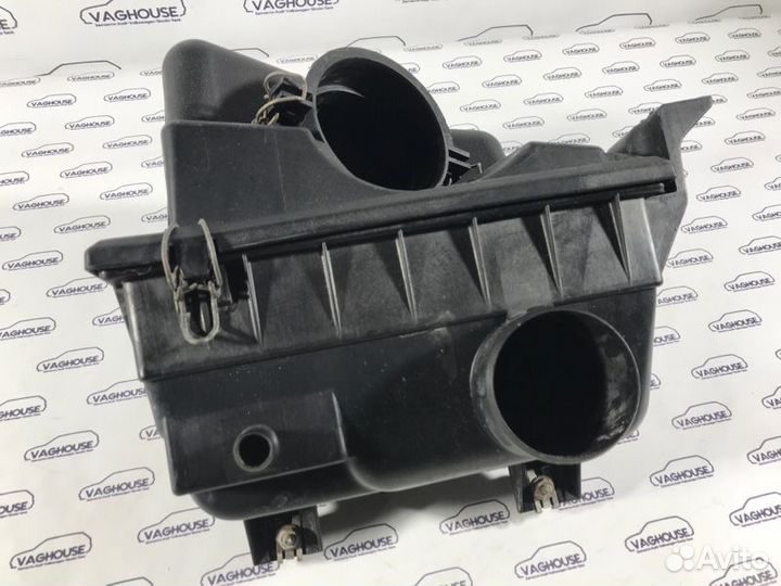 Корпус воздушного фильтра Ford Sierra MK 1 1987