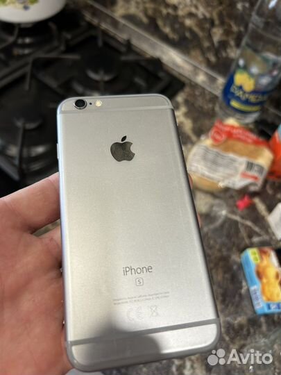 Телефон iPhone 6s