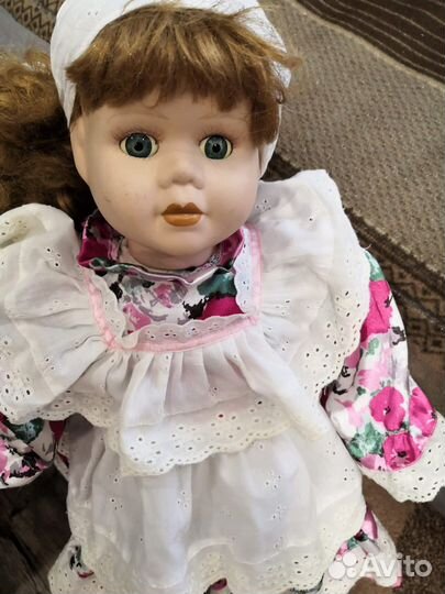 Кукла фарфоровая