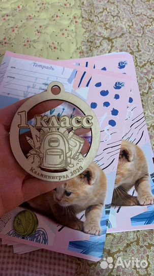 Медали школьникам к праздникам