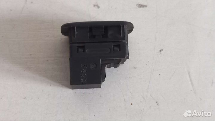 Кнопка сигнализации Skoda Octavia A5