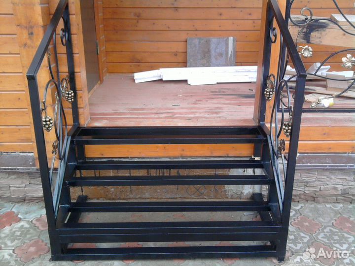 Крыльцо с козырьком