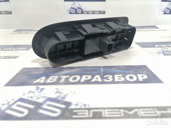 Кнопка стеклоподъёмника Peugeot 308