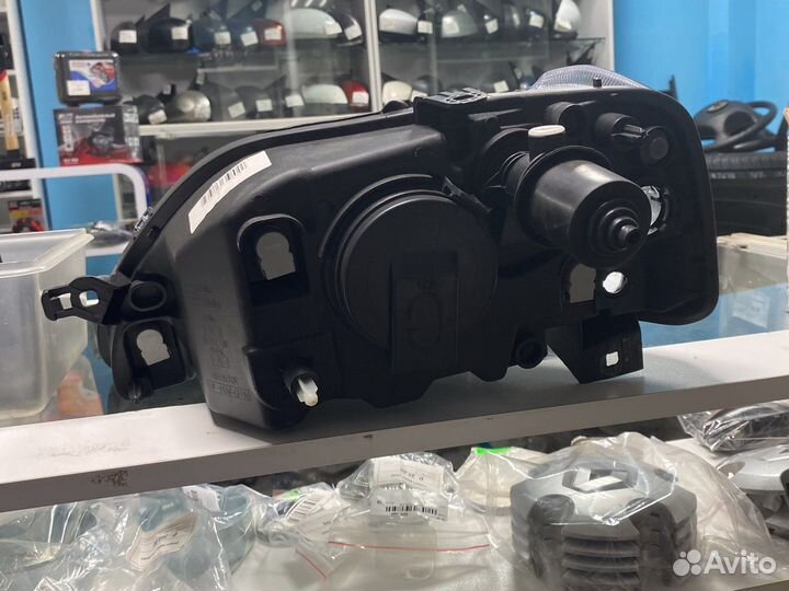 Фара Renault Logan правая