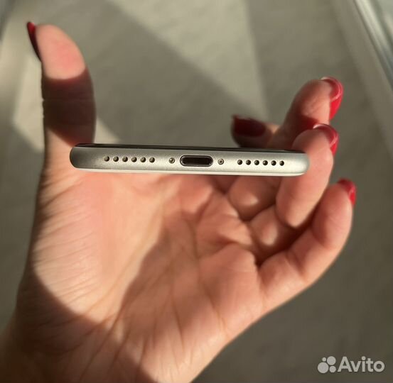 iPhone SE, 128 ГБ