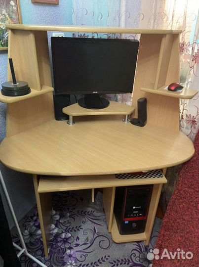 Стол для компьютера
