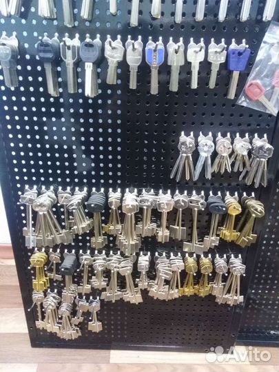 Стенды для ключей с крючками