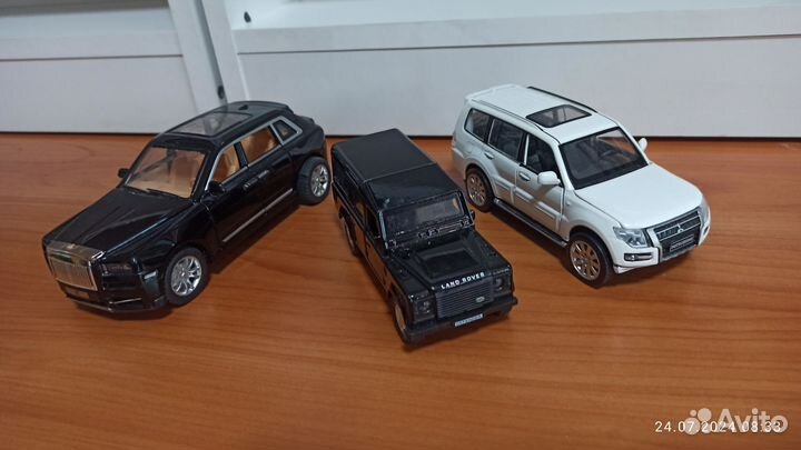 Модель Range Rover Mitsubishi Pajero и лот