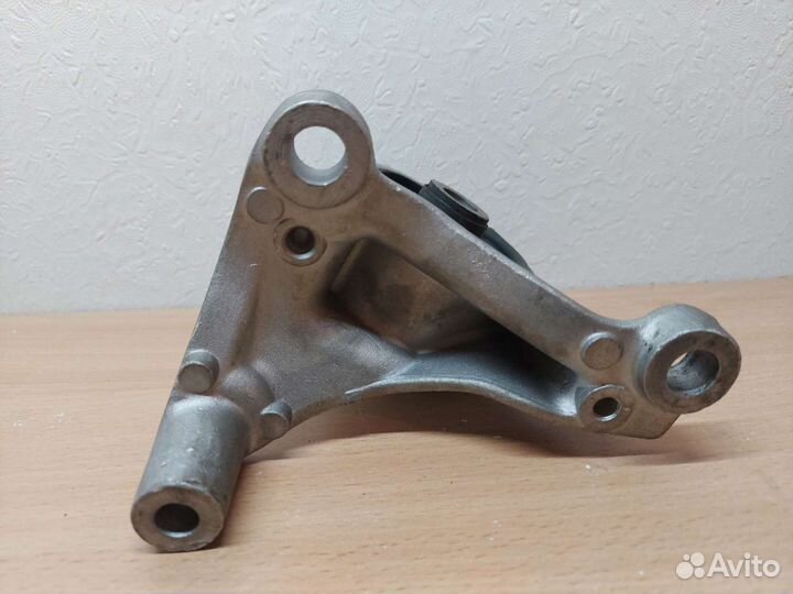 Опора двигателя Honda Stream RN1