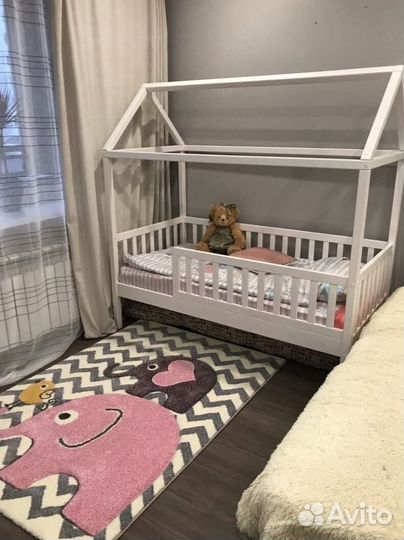 Детская кровать с бортиком