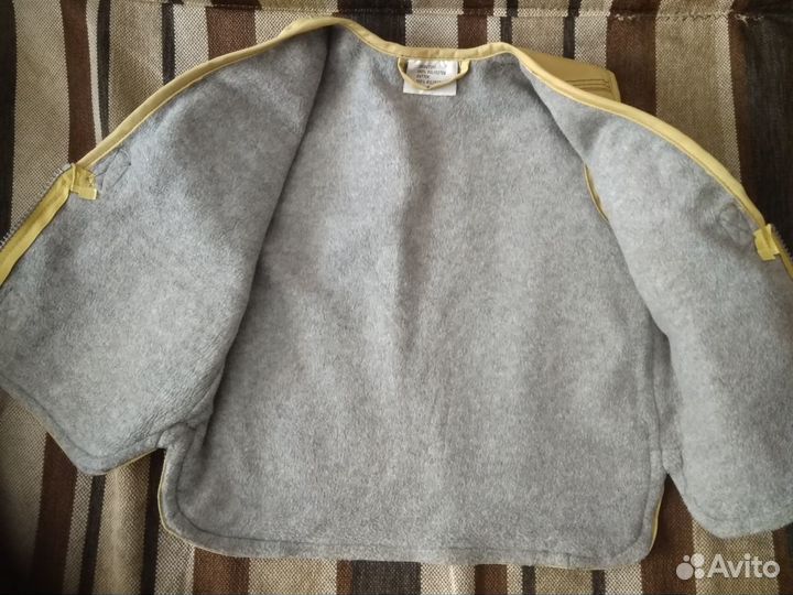 Жилетка утепленная на мальчика 3-5лет