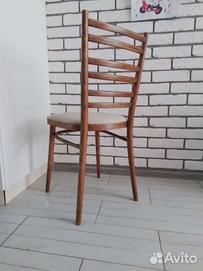 Стул деревянный ретро