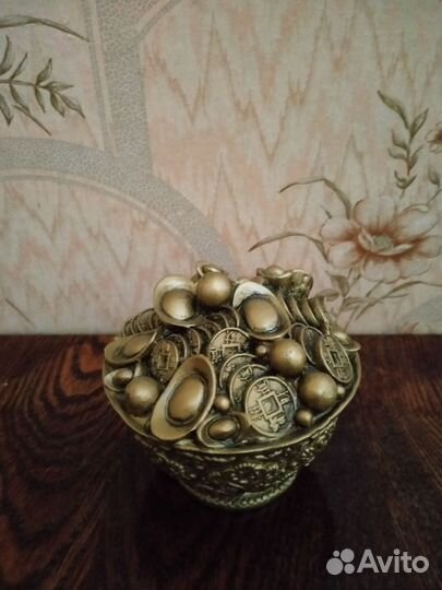 Чаша с деньгами