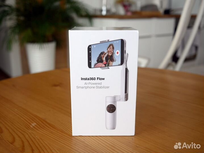 Новый стабилизтор для телефона Insta360 Flow