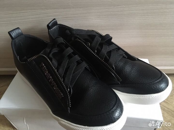 Много обуви натуральная кожа 34-35