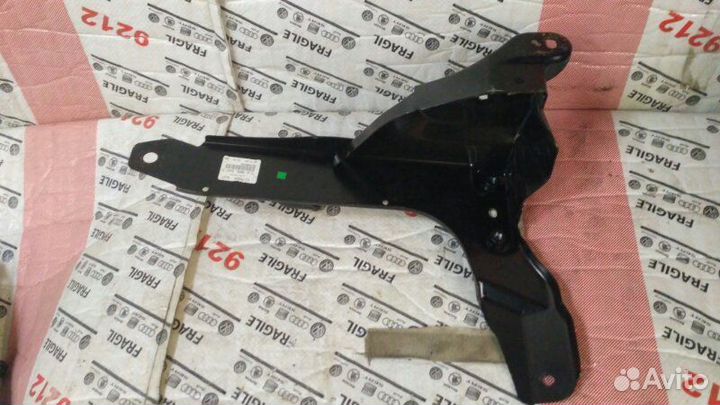 Кронштейн сидения задний правый Porsche Cayenne