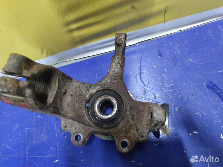 Кулак поворотный передний правый Ford Focus седан