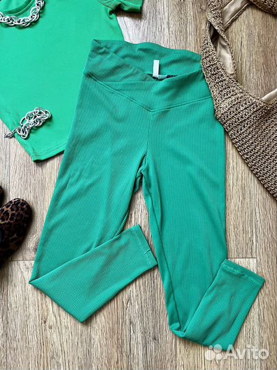 Комплект спортивный топ и легинсы размер М