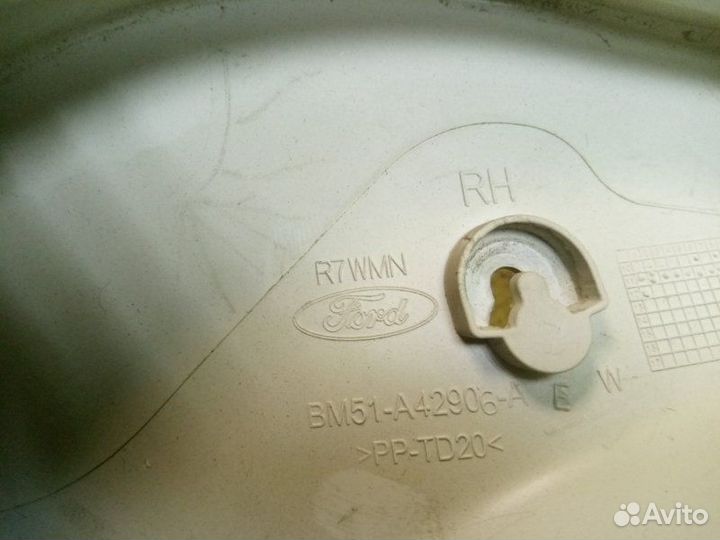 Обшивка крышки багажника задняя правая Ford Focus