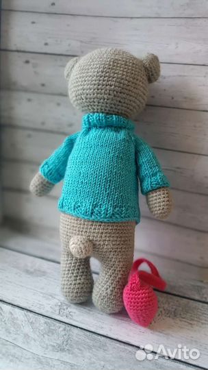 Вязаная игрушка ручной работы.Мишка несущий любовь