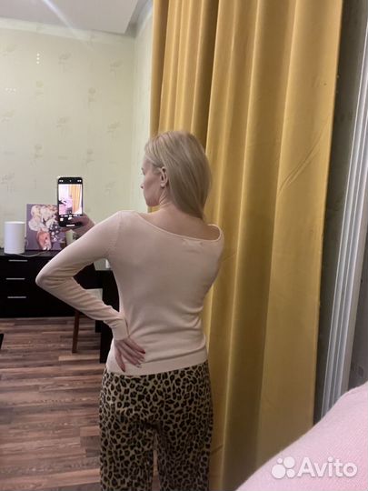 Свитер женский