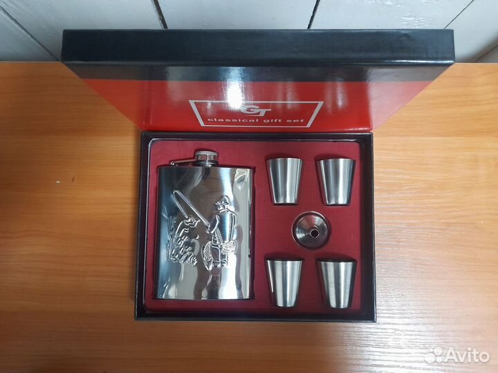 Мужской подарочный набор (фляга + 4 стопки)