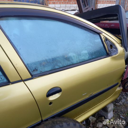 Двери Peugeot 206, запчасти пежо