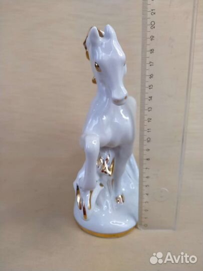 Фарфоровая статуэтка Конь-огонь, лфз