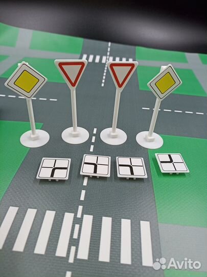 Игровой коврик перекресток + 16 дорожных знаков