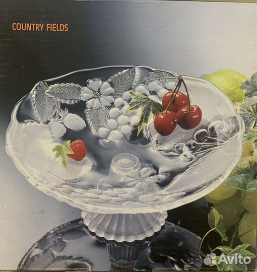 Ваза для фруктов на ножке