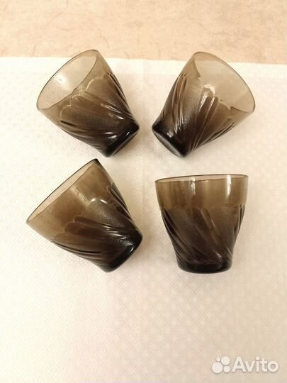 Четыре стаканчика цветное стекло